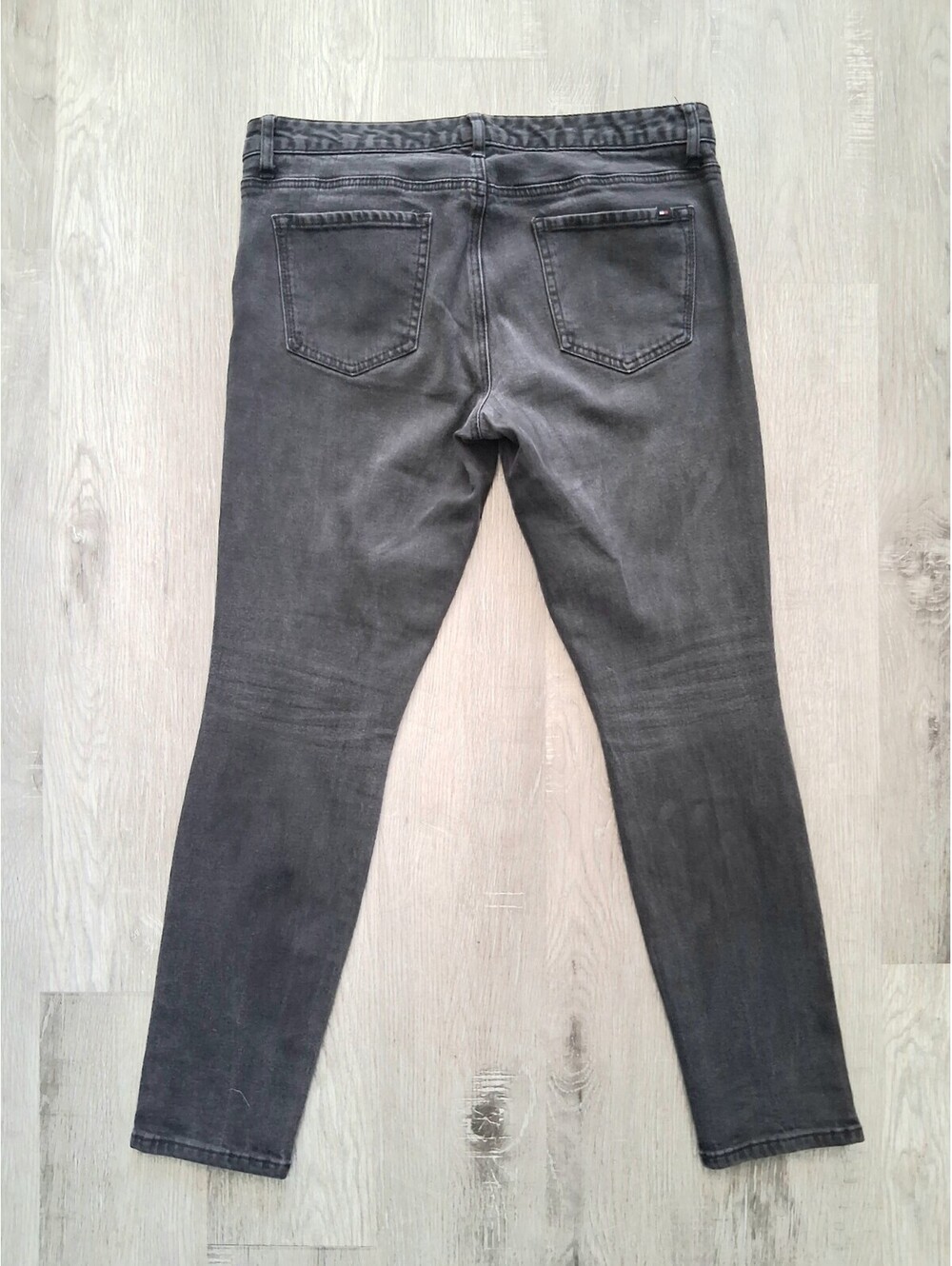 Tommy Hilfiger Women's Size 16, 33x27.5 Charcoal Black Denim Ankle Skinny Jeans - Picture 2 of 15